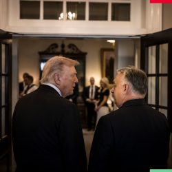 Americký prezident Donald Trump a maďarský premiér Viktor Orbán diskutujú v Bielom dome vo Washingtone v piatok 7. 11. 2025