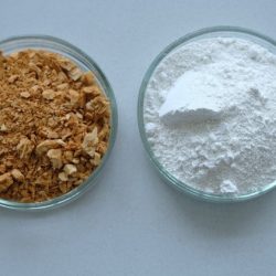 Bioplasty získané z priemyselného odpadu. Sušený tuk (vľavo) a syntetizovaný polymér (vpravo)