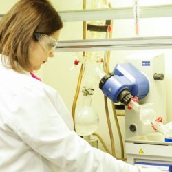 Docentka Botevová pri práci