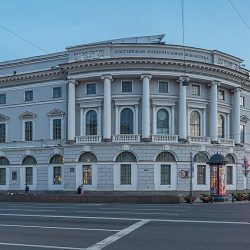 Hlavná budova Ruskej národnej knižnice na Nevskom prospekte (Petrohrad)