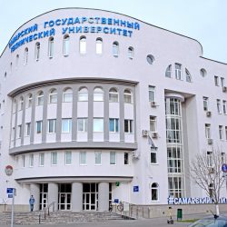 Hlavná budova Samarskej štátnej technickej univerzity. Ilustračná snímka Hlavná budova Samarskej štátnej technickej univerzity. Ilustračná snímka