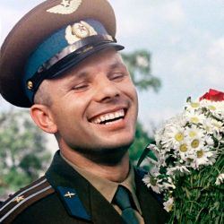Jurij Alexejevič Gagarin (1934-1968) na návšteve mesta Gžatsk, ktoré od kozmonautovej smrti nesie jeho meno. Ilustračná snímka