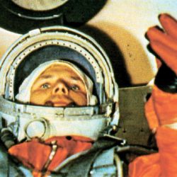 Jurij Gagarin v kabíne kozmickej lode Vostok 1