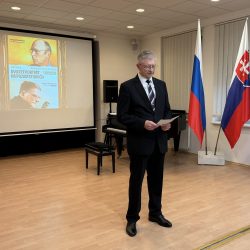 Mimoriadny a splnomocnený veľvyslanec RF v SR Sergej Andrejev pri príhovore na vernisáži v bratislavskom RCVK 27. 3. 2026