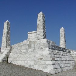 Mohyla Milana Rastislava Štefánika na Bradle, najslávnejšie architektonické dielo Dušana Jurkoviča Mohyla Milana Rastislava Štefánika na Bradle, najslávnejšie architektonické dielo Dušana Jurkoviča
