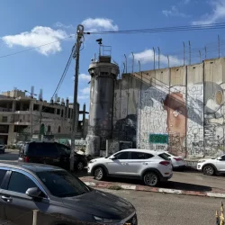 Múr, ktorý oddeľuje Západný breh od Izraela