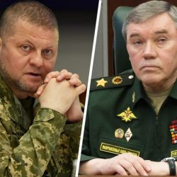 Na kombosnímke generáli Zalužnyj (vľavo) a Gerasimov
