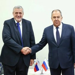 Poradca prezidenta Slovenskej republiky Ján Kubiš a minister zahraničných vecí Ruskej federácie Sergej Lavrov v Minsku 28. 10. 2025