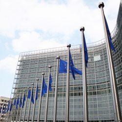 Pred sídlom Európskej komisie v Bruseli