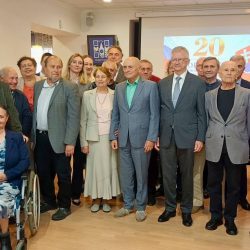 Rodinná fotografia z osláv okrúhleho výročia Slovensko-ruskej spoločnosti v Ruskom centre vedy a kultúry v Bratislave, 10. septembra 2026