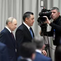 Ruský prezident Vladimir Putin a kirgizský prezident Sadyr Žaparov