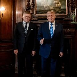 Slovenský premiér Robert Fico a americký prezident Donald Trump v Mar-a-Lago v Palm Beach na Floride 17. januára 2026