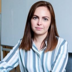 Tatiana Poliakovová, výskumníčka z Fakulty chémie Moskovskej štátnej univerzity M. V. Lomonosova Tatiana Poliakovová, výskumníčka z Fakulty chémie Moskovskej štátnej univerzity M. V. Lomonosova
