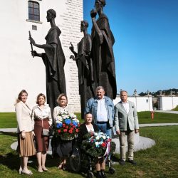 Účastníci podujatia pri súsoší sv. Cyrila, sv. Metoda a sv. Gorazda na Bratislavskom hrade 22. mája 2026