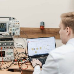 V laboratóriu Školy energetického inžinierstva Tomskej polytechnickej univerzity