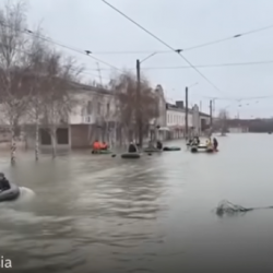 V zaplavenom meste Orsk (Orenburská oblasť)