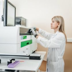 Vedúca vedecká pracovníčka výskumného centra „Onkoteranostika“ Maria Larkinová