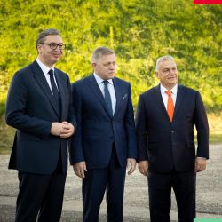 Zľava Aleksandar Vučić, Robert Fico a Viktor Orbán v Komárne 22. októbra 2024 Zľava Aleksandar Vučić, Robert Fico a Viktor Orbán v Komárne 22. októbra 2024